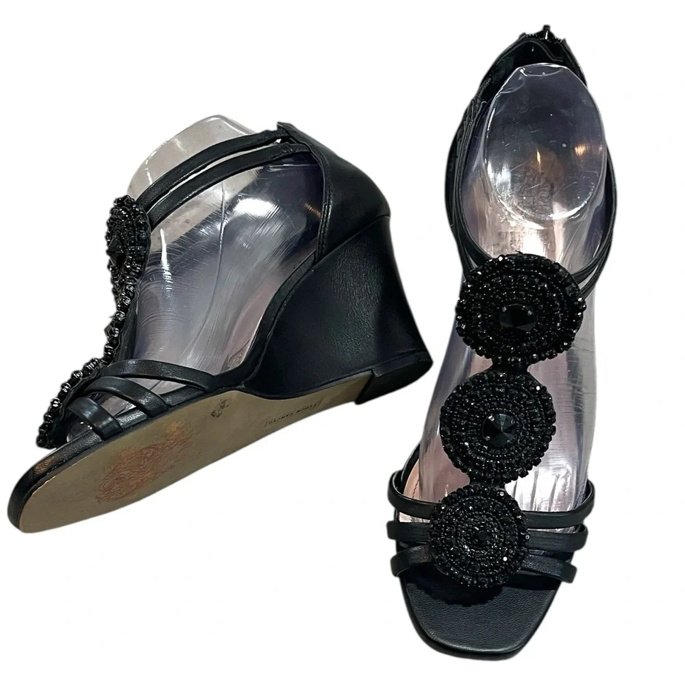 VINCE CAMUTO BAYLE LEATHER BEADED MEDALLION WEDGE SANDALS BLACK SIZE 8.5W